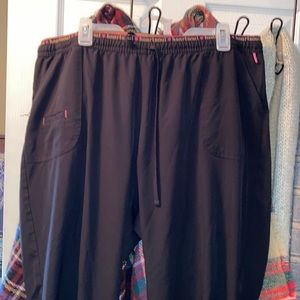 Heart soul scrub pants size XL but can fit XXL